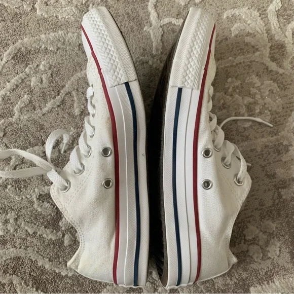 Converse Women's Low Top White Classic Sneakers Size 7 - Picture 7 of 9